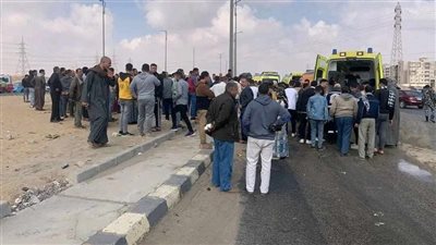 تسيير الحركة المرورية بالطريق الصحراوي بعد انقلاب سيارة ومصرع سيدة وإصابة زوجها