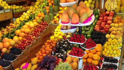 سعر الفاكهة اليوم بسوق العبور، الفراولة تتراجع 7 جنيهات وارتفاع كبير في الخوخ والجوافة