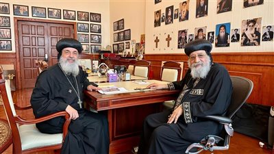 البابا تواضروس يتلقى تقريرًا عن الخدمة في إيبارشية الشرقية