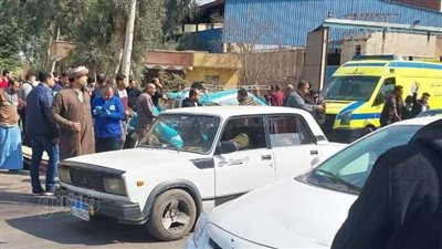 مصرع 5 أشخاص وإصابة 3 آخرين في تصادم سيارتين بالغربية (صور)