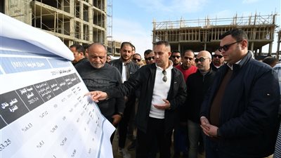 وزير الإسكان يتفقد أعمال البحيرات بـ 