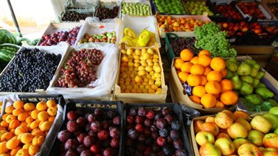 سعر الفاكهة اليوم بسوق العبور، ارتفاع الجوافة والبرقوق وانخفاض الخوخ 5 جنيهات