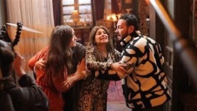 أحمد زاهر يعتذر لابنته ملك بسبب 