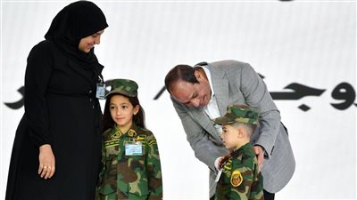 مصر لا تنسى أبناءها، مشاهد من حرص السيسي على تكريم الشهداء وأسرهم