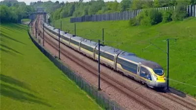 صدمه القطار ولم يمت، رجل ينجو بأعجوبة في بيرو 