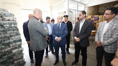محافظ كفر الشيخ يتفقد توافر السلع الغذائية الأساسية 