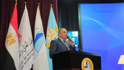 رئيس جامعة كفر الشيخ: يوم الشهيد تخليد لذكرى كل من ضحى فداء لوطنه 