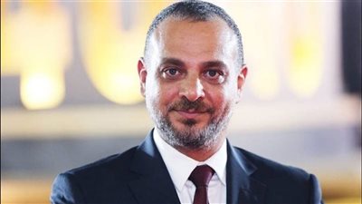 مسلسلات رمضان 2025، خالد يوسف يشيد بمخرج مسلسل “قلبي ومفتاحه”