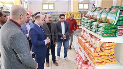 محافظ كفرالشيخ يتابع توافر السلع الغذائية بأسعار مخفضة في الأسواق