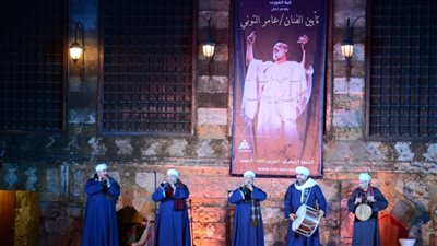 عامر التوني الحاضر الغائب بحفل التنورة التراثية في ليالي رمضان (صور وفيديو)