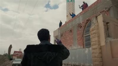 موقف نبيل لـ محمد رمضان مع عمال مسجد تحت الإنشاء (فيديو)