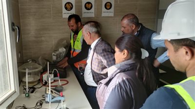 رئيس مياه أسيوط يتفقد محطة معالجة 