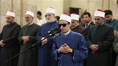 لليوم الثاني، الطالب الأزهري محمد حسن يؤم المصلين بالجامع الأزهر في الليلة العاشرة من رمضان (صور)