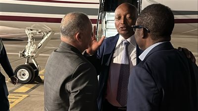 موتسيبي يصل القاهرة وأبو ريدة يستقبله في المطار 