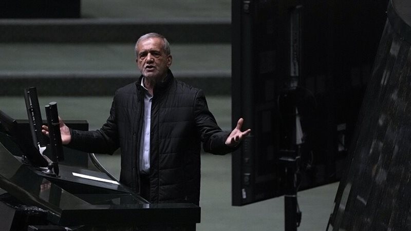 الرئيس الإيراني تعليقا
