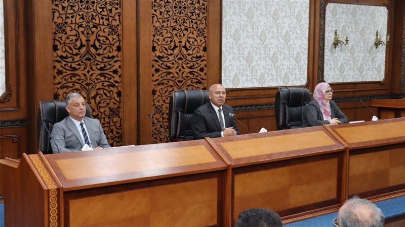 كامل الوزير يبحث