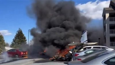 كارثة جوية جديدة بأمريكا، تحطم طائرة بموقف سيارات قرب مطار بنسلفانيا (فيديو)