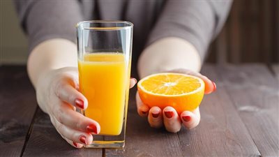استشاري تغذية علاجية يحذر من الإفطار على العصائر لهذا السبب