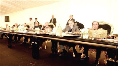  وزير الصناعة يعقد اجتماعا لاستعراض سبل تحقيق التقدم في صناعة الحديد 