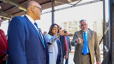 وزيرة التنمية المحلية تتفقد سير العمل بمجزر الخانكة