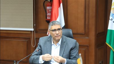 محافظ الجيزة يتابع سير العملية التعليمية خلال رمضان ويوجه بالالتزام بنسب الحضور