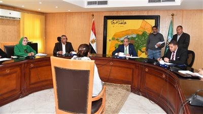 خلال لقاء خدمة المواطنين، محافظ الفيوم يدعو الجمعيات الأهلية لسداد ديون الغارمات