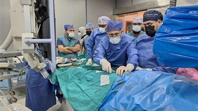 الصحة تعلن نجاح عملية دقيقة لتغيير الصمام الرئوي بالقسطرة في أكاديمية قلب المبرة