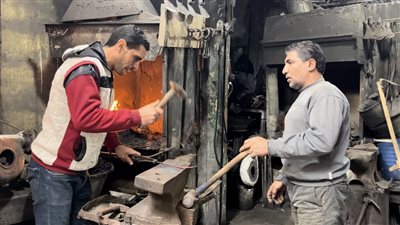 أكل العيش مر، حدادو البحيرة يواجهون نيران الأفران أثناء صيامهم شهر رمضان (فيديو وصور)