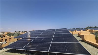تحديث الصناعة: تقديم الدعم الفني لمحطتي طاقة شمسية في فندقين بشرم الشيخ
