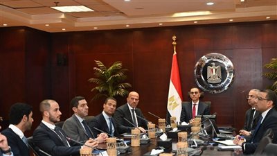 وزير الاستثمار يلتقي مستثمرين في مجال الطاقة الخضراء لبحث مشاريع تنموية واعدة