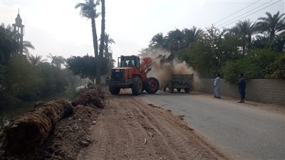 رفع 80 طن مخلفات من مصرف 