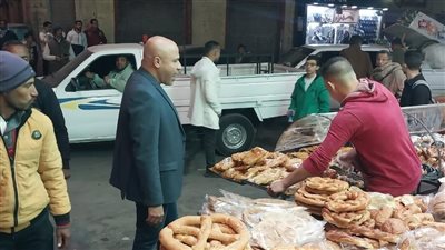 انطلاق حملة لرفع إشغالات المحلات وفروشات الباعة الجائلين بحي غرب أسيوط