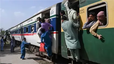 مسلحون يحتجزون 450 رهينة من ركاب قطار في باكستان