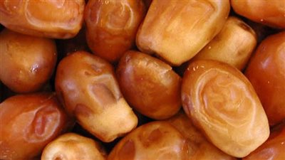 البلح مهم للصائمين على الإفطار ويمنع الإمساك 