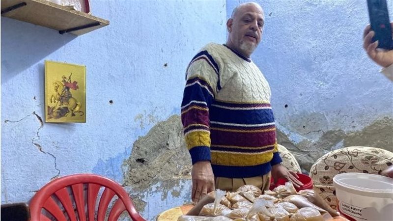 جرجس فايز قبطي يوزع