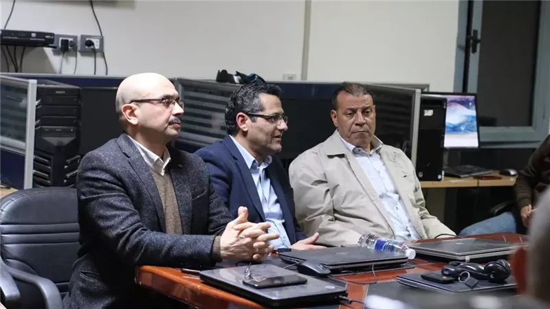 نقيب الصحفيين أثناء
