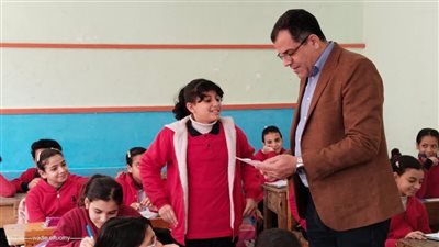 وكيل تعليم دمياط يشيد بانضباط الطلاب ويؤكد أهمية الحضور المدرسي