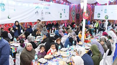 محافظ الفيوم يشارك في مائدة إفطار عابري السبيل 
