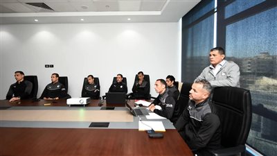 رغم بيان الأهلي.. أوسكار رويز يجتمع بطاقم تحكيم مباراة القمة (صور)