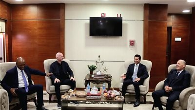  مطار سفنكس يستقبل رئيس الاتحاد الدولي لكرة القدم