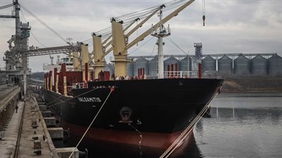 هجوم روسي على سفينة حبوب أوكرانية بميناء أوديسا ومقتل 4 أشخاص