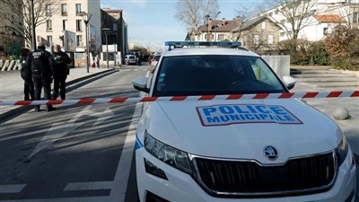 اللقطات الأولى لتحرير رهائن داخل فرع بنك شهير في فرنسا (فيديو)