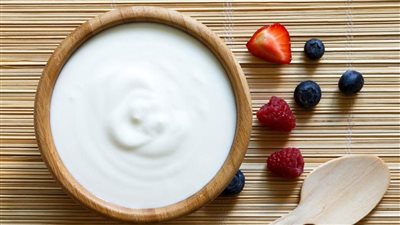 فوائد الزبادي في رمضان، يمنح الشعور بالشبع ويمنع العطش