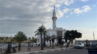 تحفة معمارية والنساء يتباركن بزيارته، قصة مسجد أبو مندور الأثري برشيد في البحيرة (صور)