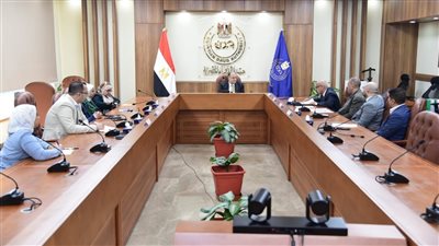 رئيس هيئة الدواء يناقش مع ممثلي شعبة الأدوية آليات تحديث سياسات تسجيل المستحضرات الدوائية