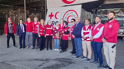 نشر فرق الهلال الأحمر بمحيط المساجد الكبرى وساحات صلاة عيد الفطر بالمحافظات