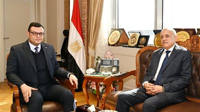 وزير الإسكان ومحافظ الأقصر يستعرضان خطط رفع كفاءة منظومة مياه الشرب والصرف الصحي