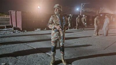 القصة الكاملة لمأساة رهائن القطار المختطف في باكستان