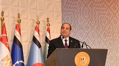 السيسي يتناول الإفطار ويؤدي صلاة المغرب مع طلبة الأكاديمية العسكرية، تفاصيل الزيارة