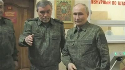 بوتين يظهر بالزي العسكري خلال اجتماع مع جنرالات الحرب في أوكرانيا